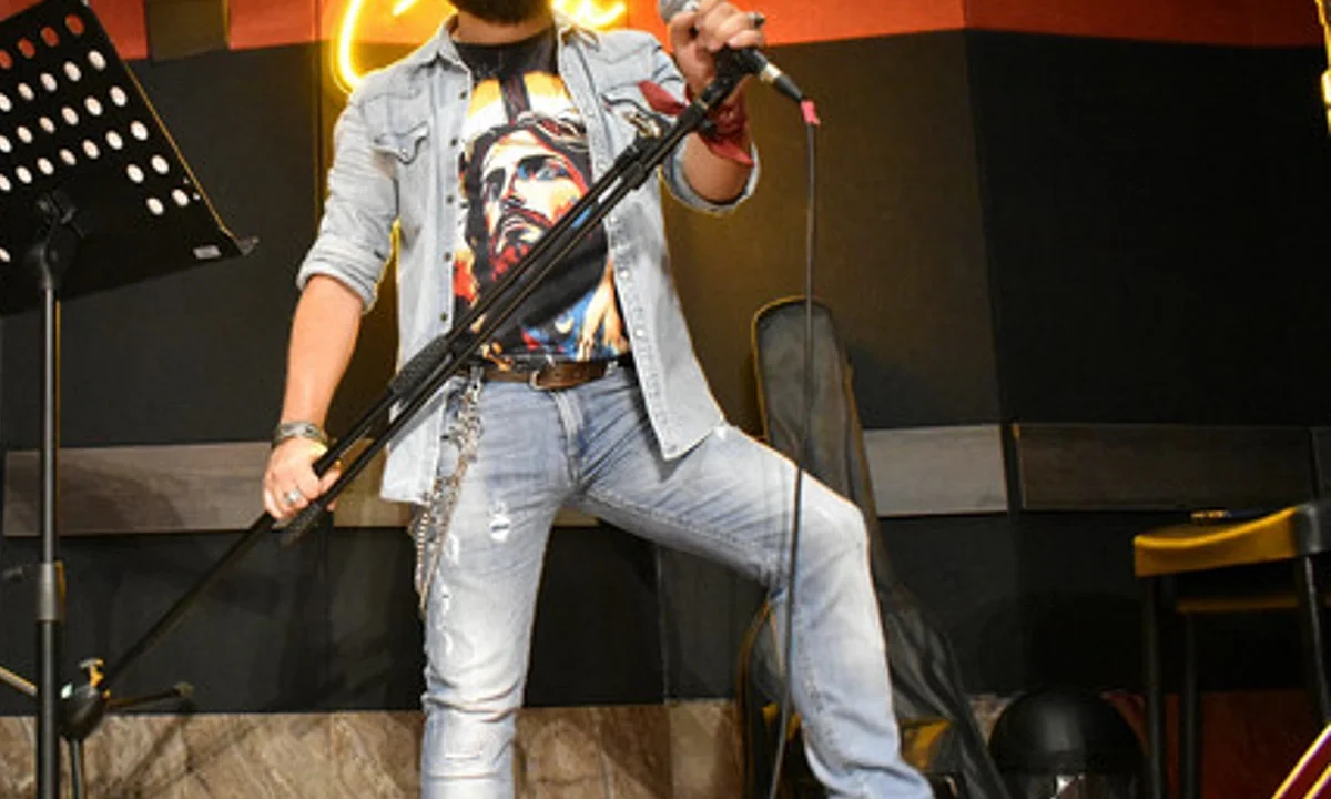 AVTAPNS Latin Rock Sets Me Quemas el Alma Ablaze