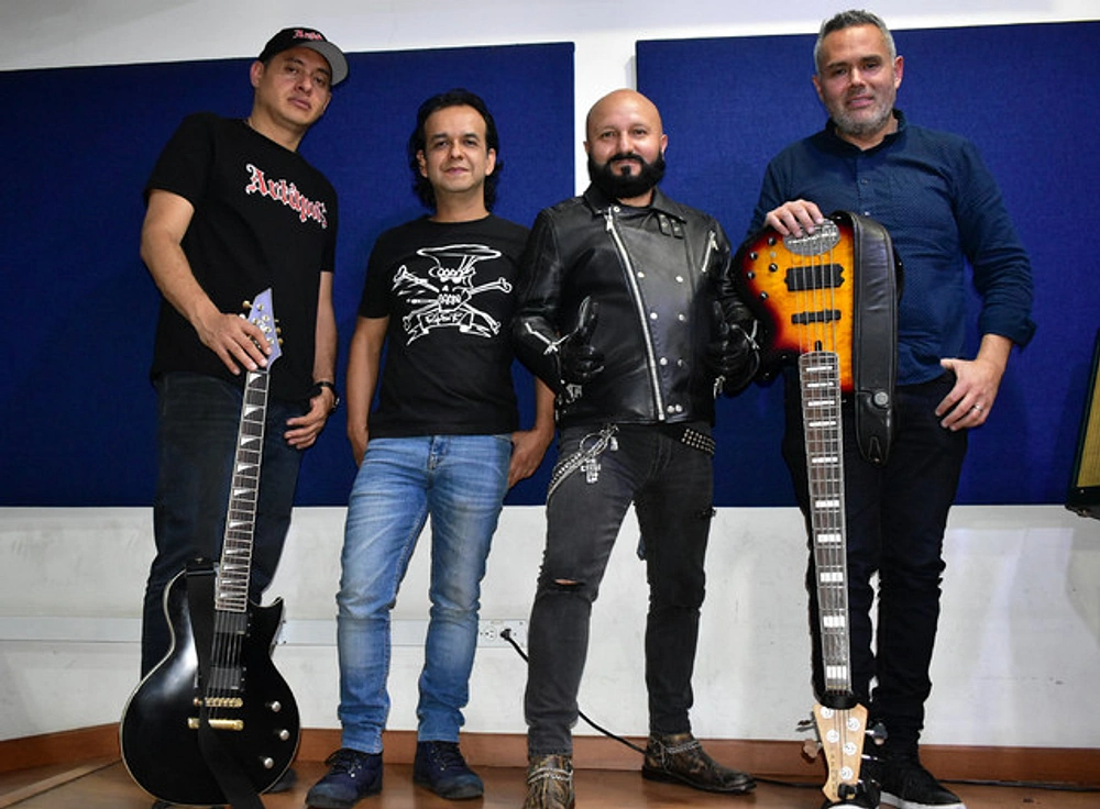 AVTAPNS Sin Palabras Leans Into Black Metal Darkness