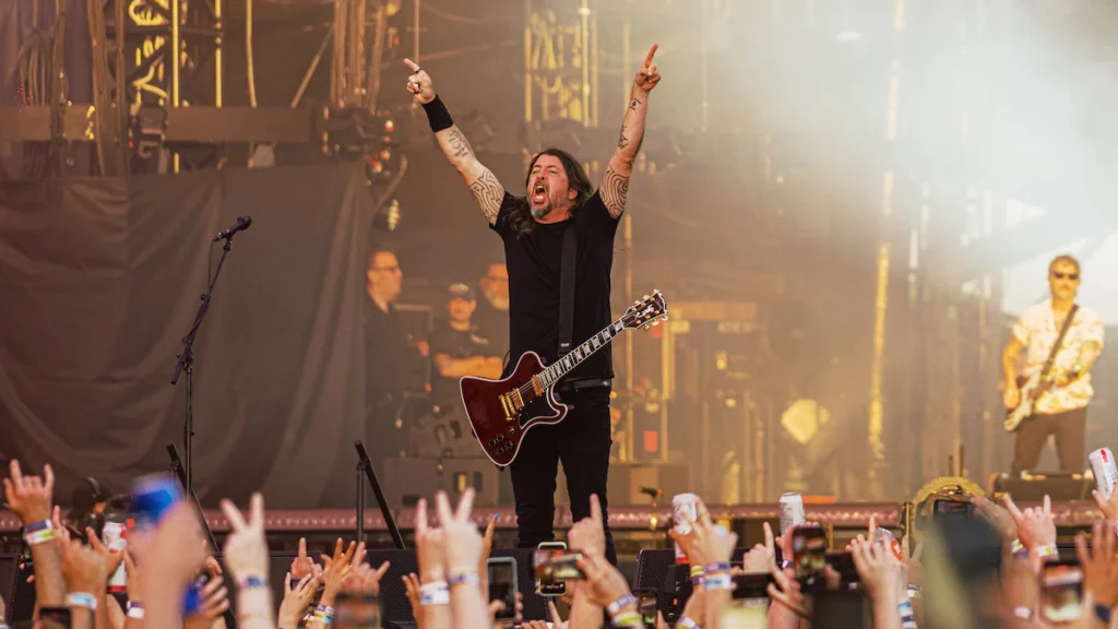 Foo Fighters Take Cover Opened With 26 Songs, One of Them New