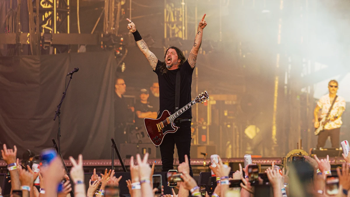 Foo Fighters Take Cover Opened With 26 Songs, One of Them New