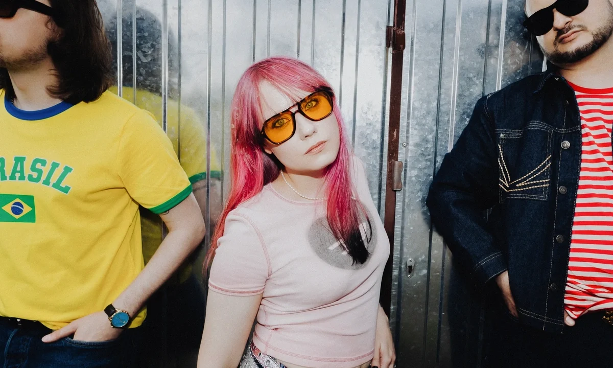 Hazy Waters Blue Turns the Whole Shoegaze Toolkit Towards Joy