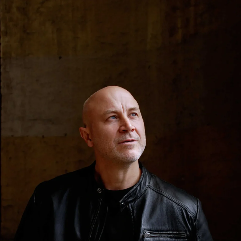 Where Dave Curl Sits After Zueri, Seven Years Into a Singles-First Catalogue