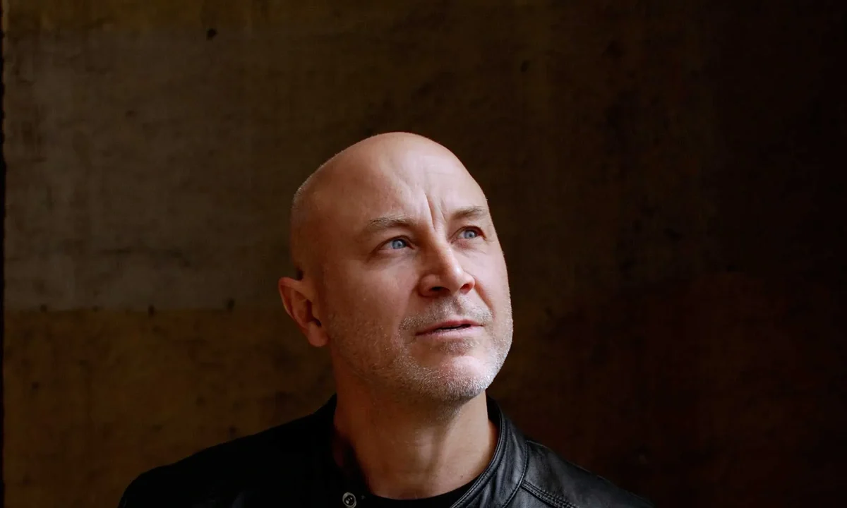 Where Dave Curl Sits After Zueri, Seven Years Into a Singles-First Catalogue
