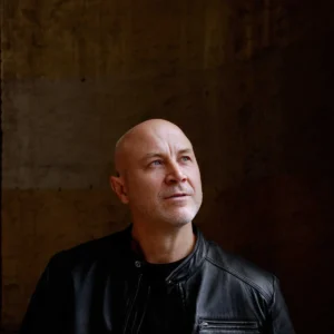 Where Dave Curl Sits After Zueri, Seven Years Into a Singles-First Catalogue